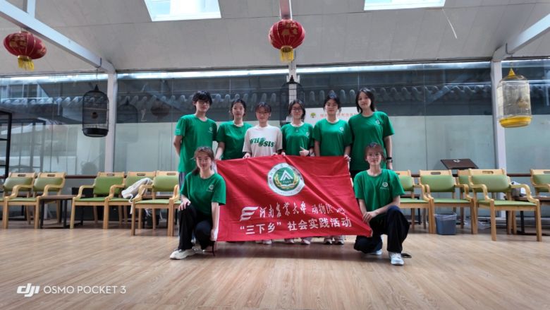 青春拭塵煥新境,夕陽展顏暖人心