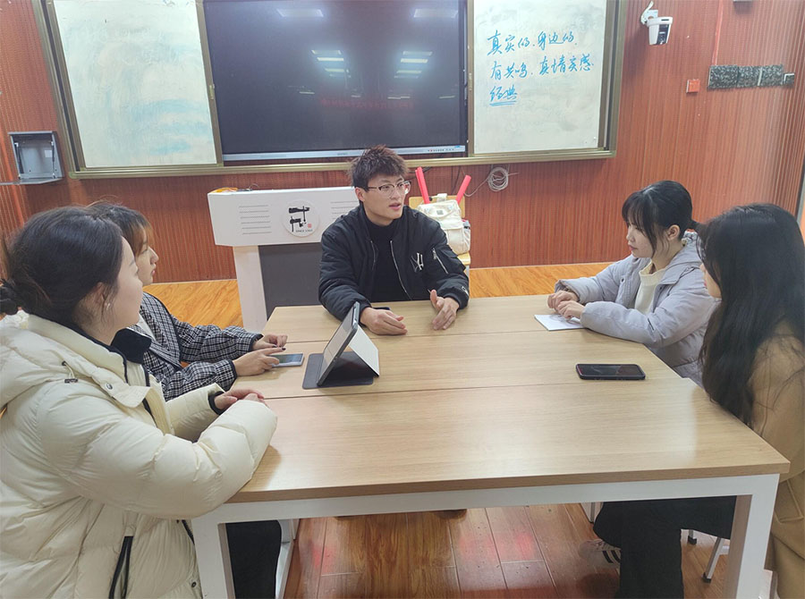 ŽW(xu)B͸nãӢZM(jn)˼l(f)չW(xu)M(jn)ӢZn˼о(du)_չ(sh)`