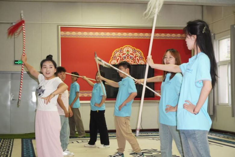 槍花舞汴梁,刀戟炫武場