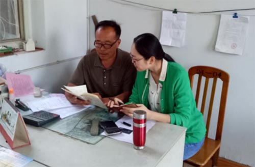 河北大學生村官吳芳薔,放棄白領工作只愛耕耘黃土地