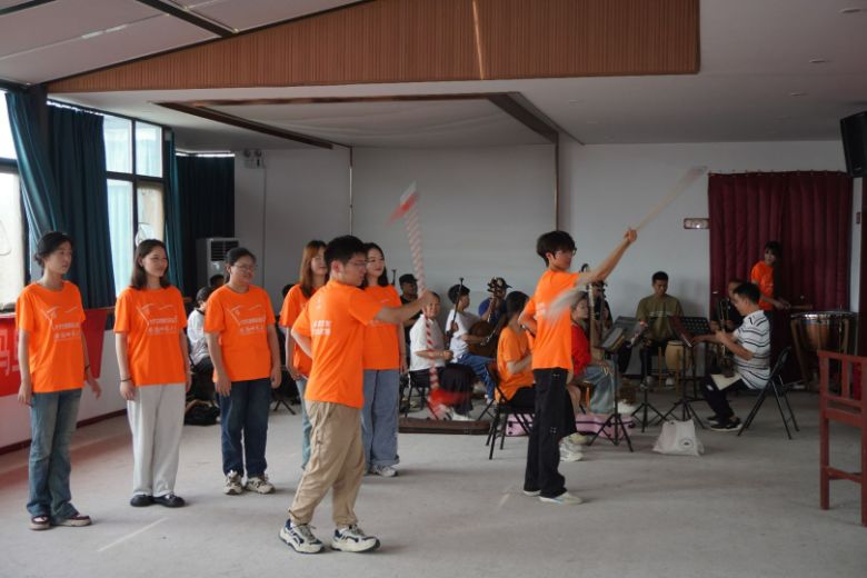 安徽師范大學青年學子赴開封豫劇院展示豫劇學習成果