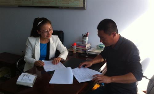 黑龍江大學(xué)生村官鄂麗君