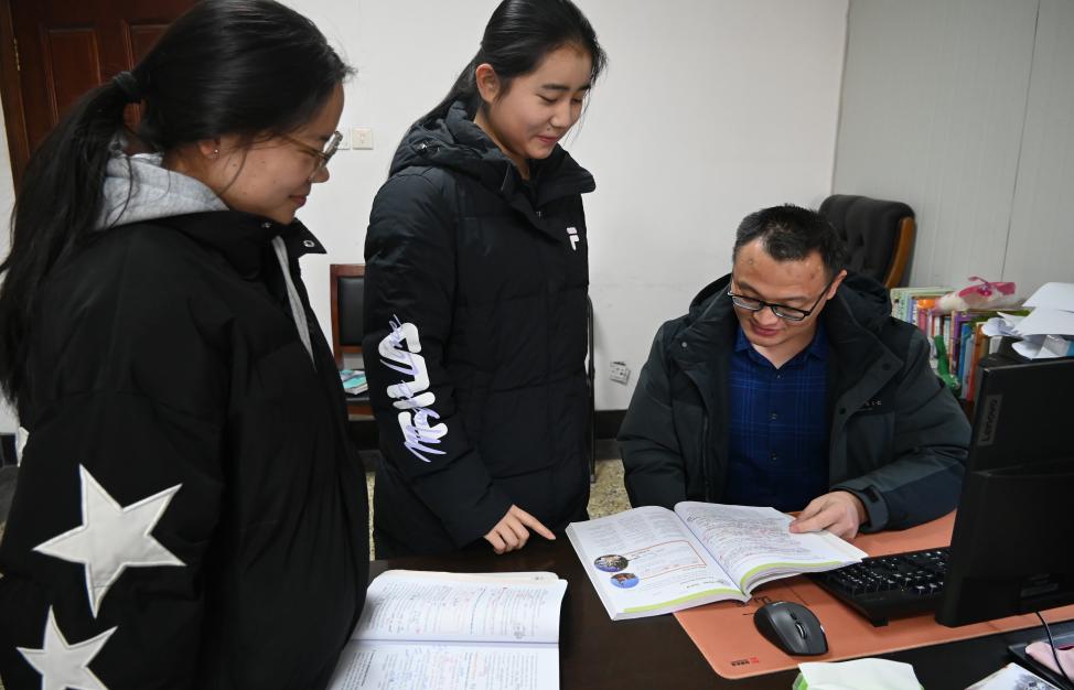 七秩風華映初心,光影傳情敘校音