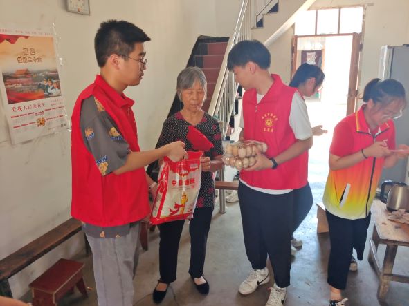 社會實踐——“返鄉(xiāng)志愿”實踐團在蘇巷鎮(zhèn)開展“建軍佳