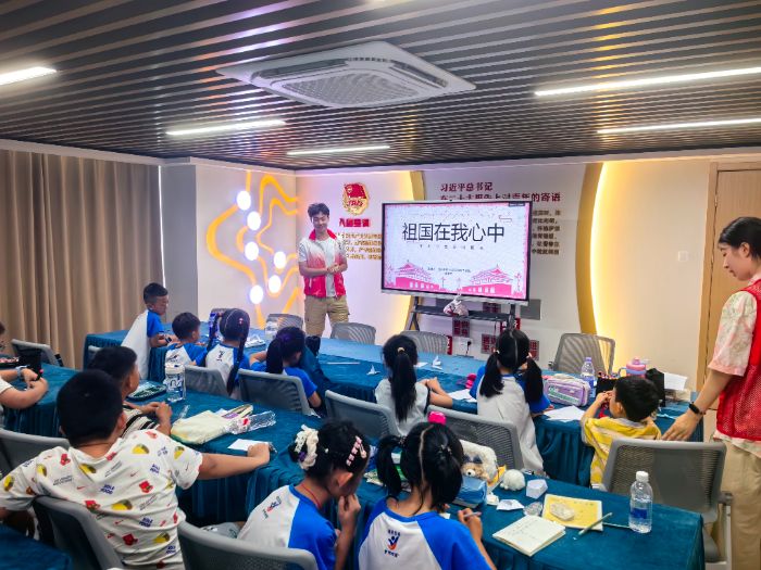 “紅色課堂”燃童心之火 青春實踐鑄時代新人——科港學子進社區激揚愛國豪情