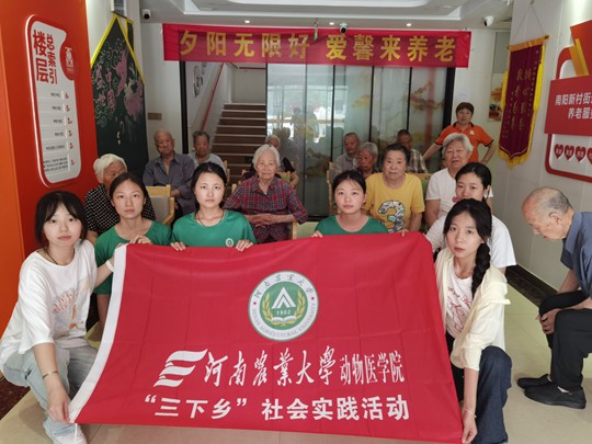 青絲伴銀發(fā),竹韻話流年