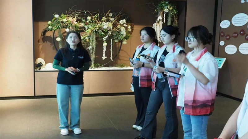 ϾؔWHQWԺԽrĽzɽzIĚvʷcF֮̽