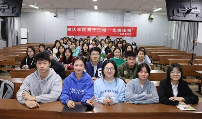 ώW(xu)(sh)_(d)W(xu)ԺʮڡhF(tun)УķϵУ_(ki)չμӖ(xn)n