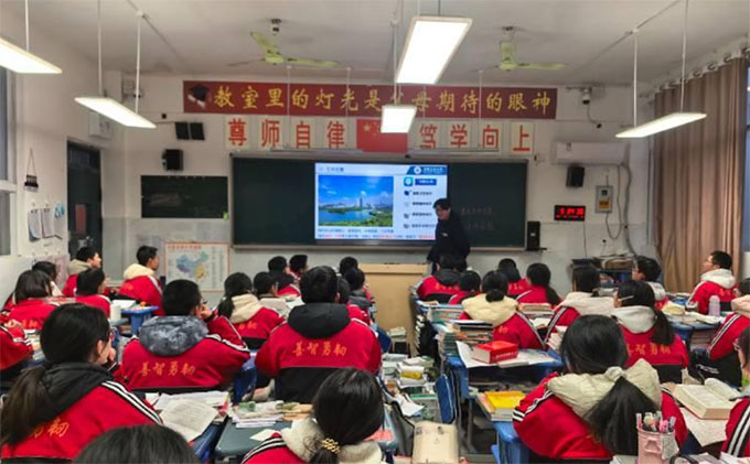 LĸУഺ˺PWСĹ񣬎ĸУW܌WÂ˽Լδ2025121գόWԺʒhvڰʒhiЌWMзlĸУvӡ  