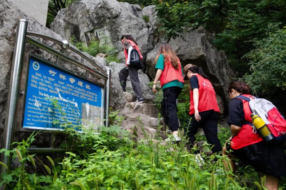 ʯ`꠷ʳ֮СɽҒɽ㣬Rqfr