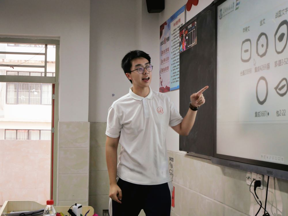 sԴƽʢģwZ(y)֮ AώW(xu)ČW(xu)Ժ(hu)(sh)`(w)(du)_(ki)չ+Z(y)ˇg(sh)B(yng)ϵn