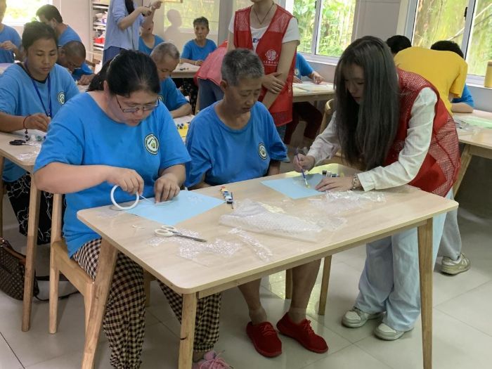 20250715+苗曼琳+一同制作手工③