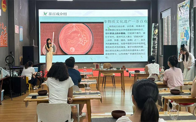 千年茶韻漾青春 執(zhí)盞共繪傳承卷——湖北省石首市團(tuán)委舉辦青年夜校沉浸式茶百戲非遺體